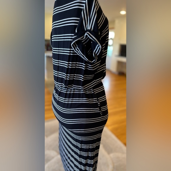 Banana Republic comfy, stretchy black & white casual midi dress - Picture 3 of 14